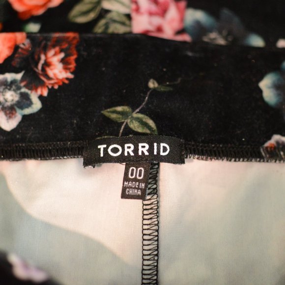 Velvety Floral Mini - Picture 4 of 6